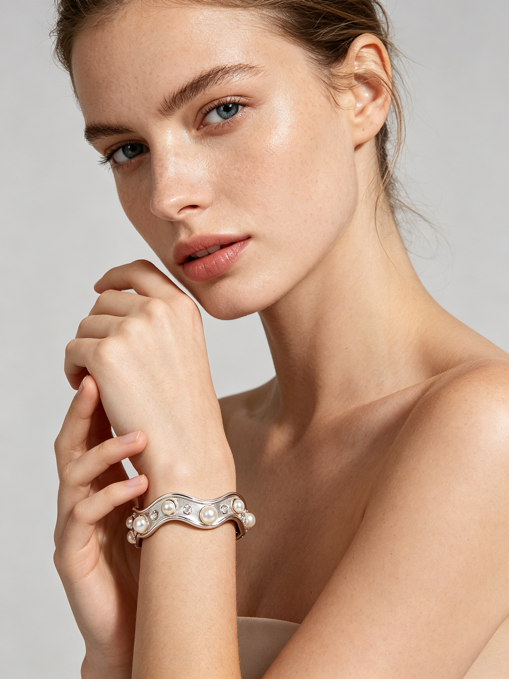 Wavy Silver Pearl Crystal Cuff