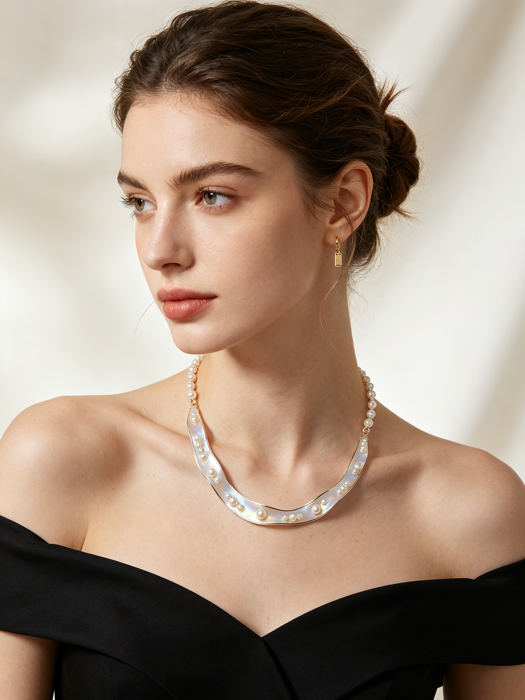 Wavy Mother of Pearl Inlaid Choker Necklace